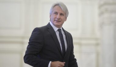 Candidatul care promite parcare în tot Bucureștiul cu un leu își depune azi dosarul la Biroul Electoral