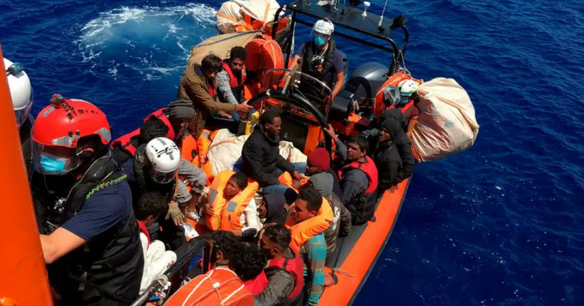 Marea Britanie schimbă radical politica privind azilul. Imigranții ilegali vor putea cere rezidență abia după 20 de ani