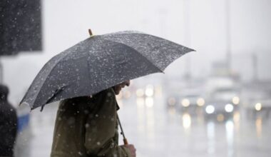 Vremea se schimbă radical. Temperaturile vor coborî sub normalul perioadei, vor fi ninsori la munte și vânt puternic