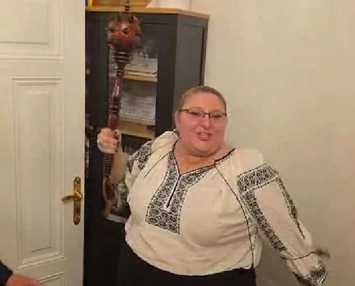 Diana Șoșoacă a primit de ziua ei un buzdugan FOTO: Captură video