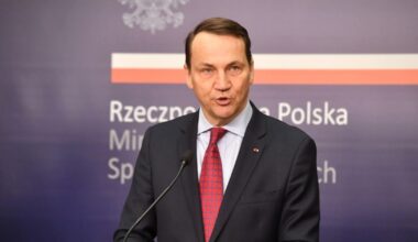 Tensiune în Polonia: Șeful diplomației îl acuză pe președintele suveranist al țării că pregătește ieșirea din Uniunea Europeană