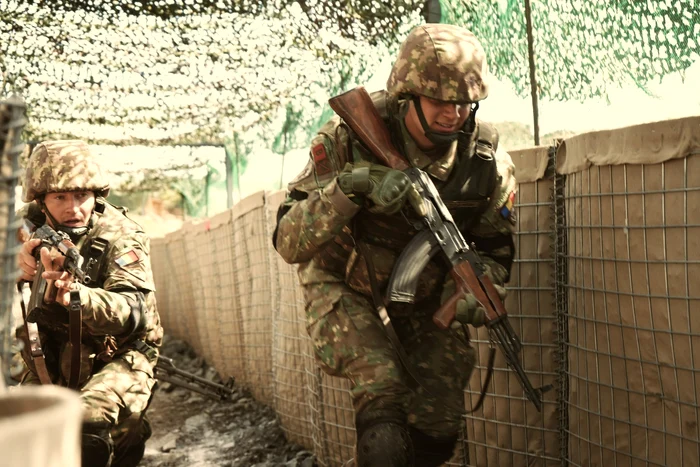 România ar trebui să se apere 45 de zile până la sosirea trupelor NATO. FOTO: MApN