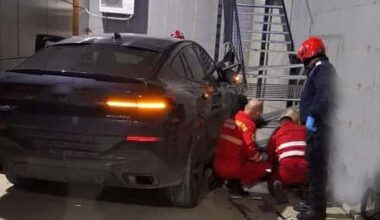 O judecătoare pensionară de 51 de ani a ucis un tânăr în scaun cu rotile, în parcarea unui centru medical. Se pare că a încurcat comenzile bolidului de lux