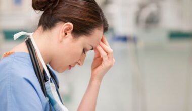 Până la 50.000 de asistente medicale, multe dintre ele românce, ar putea părăsi Marea Britanie din cauza planurilor privind imigrația