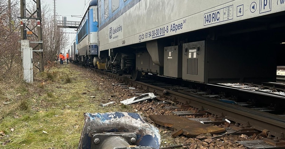 Două trenuri s-au ciocnit în Cehia. Salvatorii spun că sunt zeci de victime