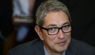 Guvernul îl recheamă pe Andrei Zaharescu din funcția de consul la Cape Town. Fostul prezentator TV se întoarce în țară după 11 ani de mandat