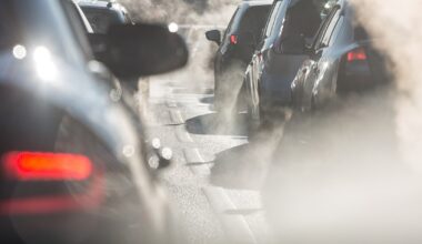 „Taxă pe poluare” pentru mașinile foarte vechi. Cum cresc impozitele