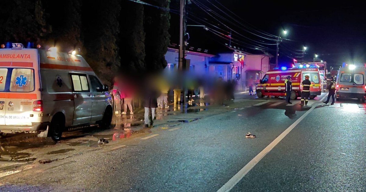 Accident cumplit la Cluj: trei pietoni au fost spulberați de o mașină. Traficul este blocat pe ambele sensuri