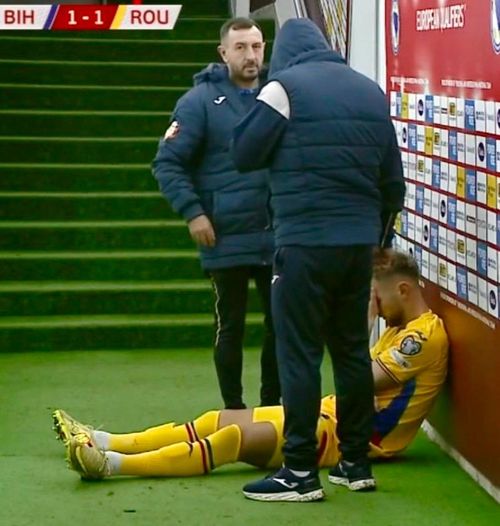 Denis Drăguș, prubșit pe tunel după eliminarea din Bosnia - România 3-1 (FOTO: captură Prima TV)