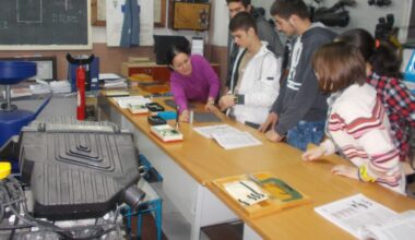 Învățământul tehnologic, în haine noi din anul școlar viitor. Dispare profesionala, se păstrează bursa. „Cu dualul e o problemă”