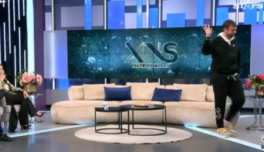 Nici prezentatorii nu l-au putut opri! Gabi Tamaș, derapaj intenționat în direct. Înjurături și gesturi obscene. „Am înjurat că am vrut eu. Știu că suntem live”