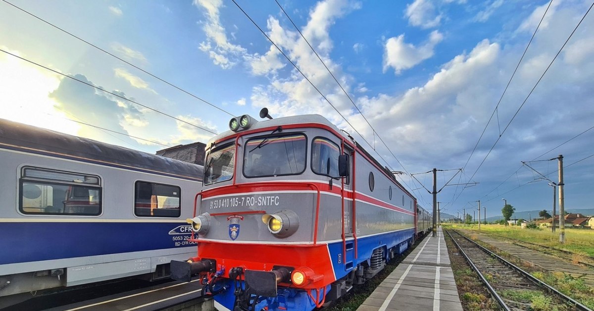 Un tânăr de 26 de ani a fost găsit mort într-o toaletă a trenului Iași–București