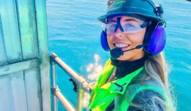 O tânăra de 29 de ani câștigă peste 110.000 de euro pe an și lucrează doar 250 de zile: „Jobul este fantastic pentru cei cărora le place să călătorească”