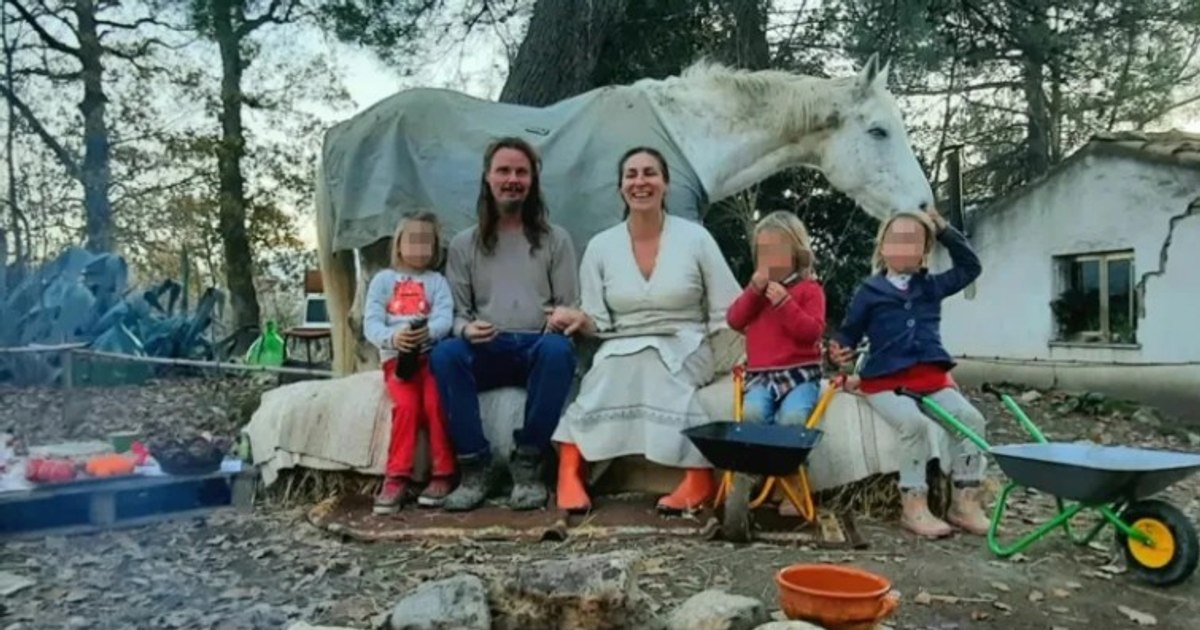 Cazul familiei care a rămas fără copiii pe care îi creștea într-o pădure din Italia, alături de cai, măgari și găini. Reacția lui Meloni
