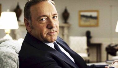 Actorul Kevin Spacey a ajuns să cânte într-un bar din Cipru. „Locuiesc în hoteluri, în Airbnb-uri, merg acolo unde este de lucru”