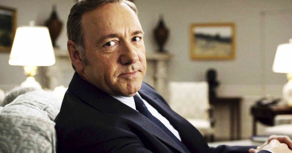 Actorul Kevin Spacey a ajuns să cânte într-un bar din Cipru. „Locuiesc în hoteluri, în Airbnb-uri, merg acolo unde este de lucru”