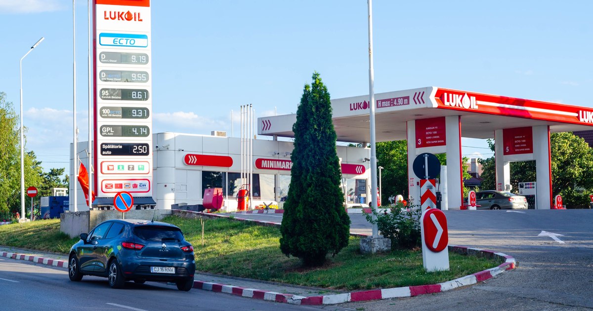 Gigantul care face o ofertă surpriză: vrea să cumpere activele Lukoil din străinătate, inclusiv din România