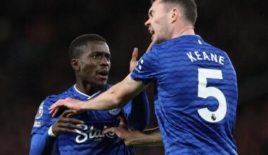 Scenă ireală la meciul de fotbal Manchester United - Everton: și-a pălmuit colegul și a fost eliminat!