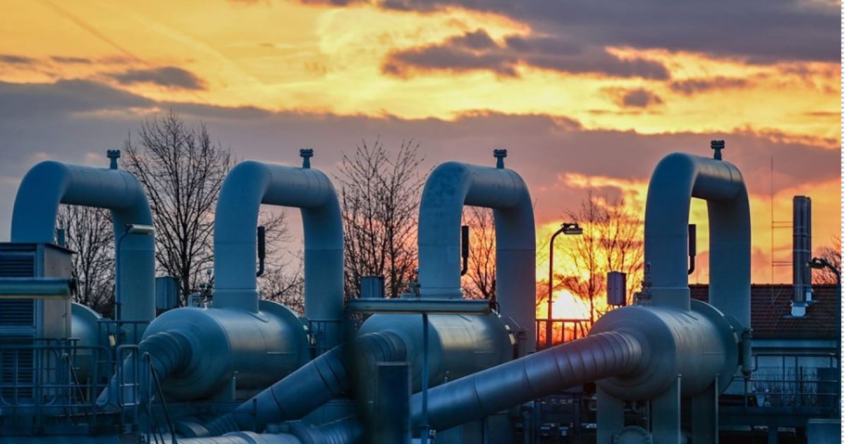 Presată de sancțiunile împotriva Lukoil, Rusia anunță extinderea exporturilor de petrol și GNL către Beijing