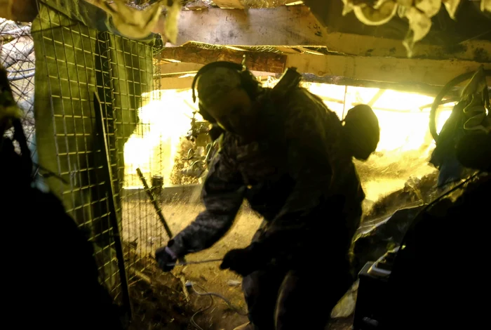 Soldații ucraineni țin cu greu linia frontului în Donețk/FOTOProfimedia