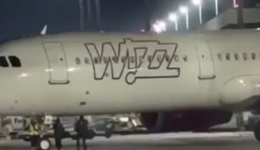 Precedent periculos creat de doi pasageri români: britanicii fug și ei pe pista aeroportului din Koln