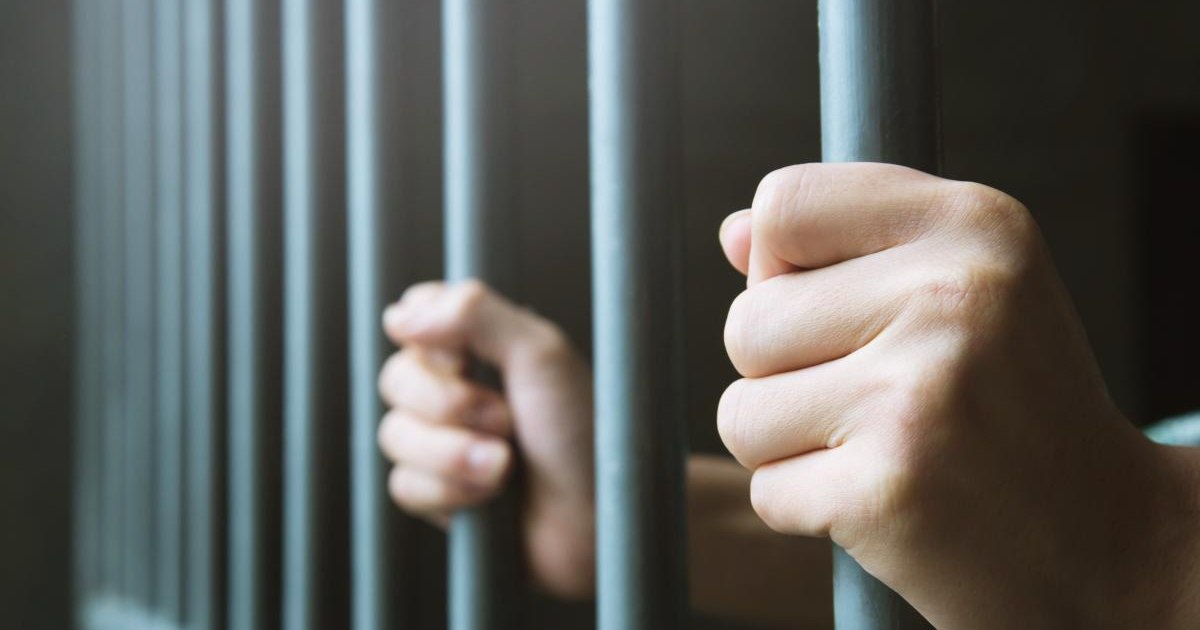 Un tânăr român, condamnat la închisoare pe viață în Austria. A ucis o bătrână cu ciocanul