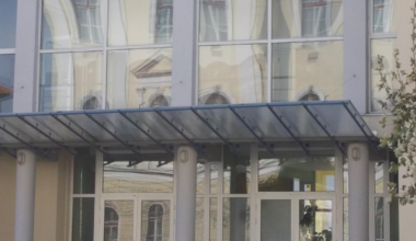 O învățătoare s-a ales cu umărul dislocat, directoarea adjunctă a fost lovită și psiholoaga mușcată de un elev de 9 ani din Cluj