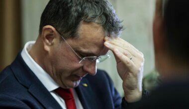 Un cunoscut expert cere demiterea ministrului Apărării: „Transformă securitatea națională într-un spectacol grotesc”