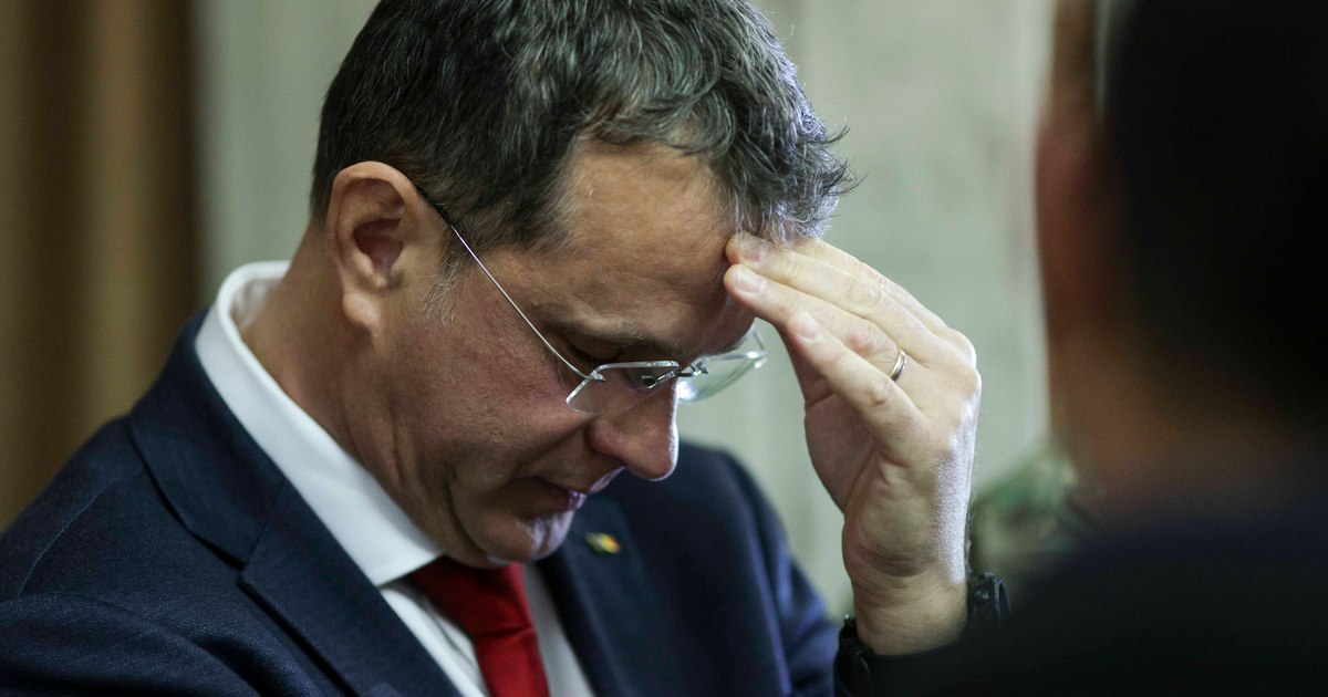 Un cunoscut expert cere demiterea ministrului Apărării: „Transformă securitatea națională într-un spectacol grotesc”