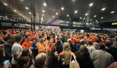 „Să poarte o cască, vor arunca cu ouă în el!” :)