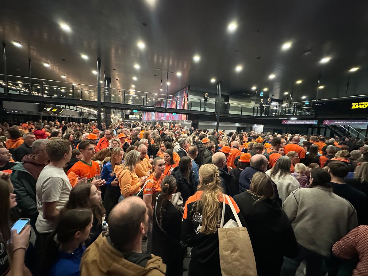 „Să poarte o cască, vor arunca cu ouă în el!” :)