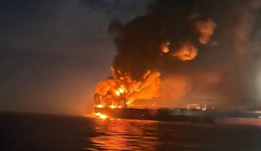 Alertă în Marea Neagră: Două petroliere din „flota fantomă” a Rusiei au luat foc în apropierea Strâmtorii Bosfor