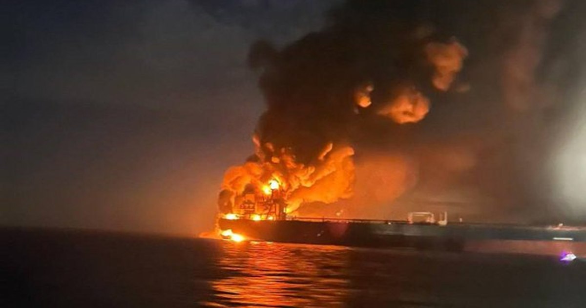 Alertă în Marea Neagră: Două petroliere din „flota fantomă” a Rusiei au luat foc în apropierea Strâmtorii Bosfor