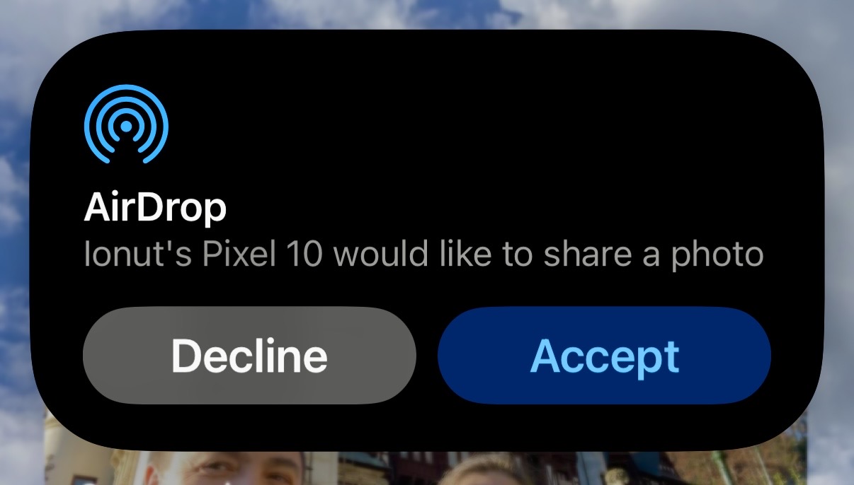 Google a reuşit să găsească o soluţie prin care poate primi şi trimite fişiere prin AirDrop de pe un smartphone Android (doar Pixel 10 acum) către iPhone.