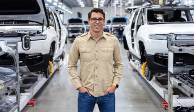 Şeful Rivian a recunoscut că a cumpărat un Xiaomi SU7 chinezesc şi l-a dezasamblat împreună cu echipa sa de ingineri, ajungând la o concluzie neaşteptată | PiataAuto.md