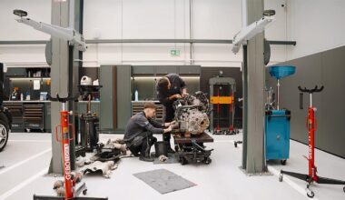 (VIDEO) Mecanicii unui service modern din România se întreabă ce se întâmplă cu maşinile noi, dacă au motoare cu probleme majore la doar câţiva ani de la achiziţie | PiataAuto.md