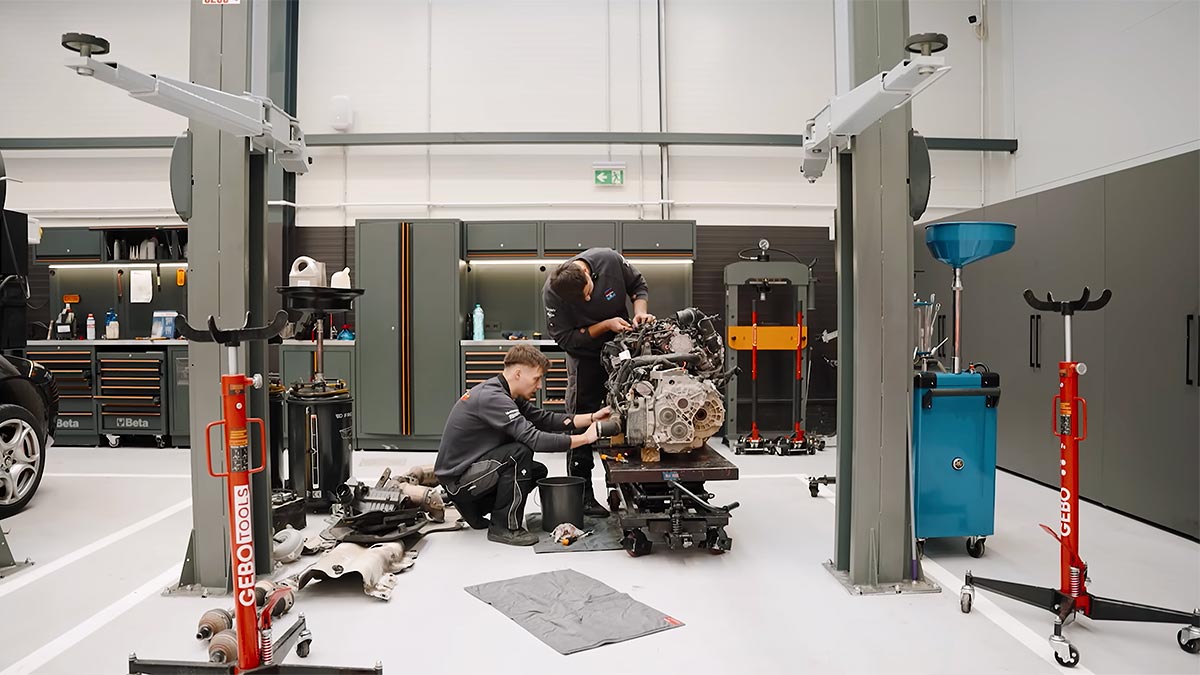 (VIDEO) Mecanicii unui service modern din România se întreabă ce se întâmplă cu maşinile noi, dacă au motoare cu probleme majore la doar câţiva ani de la achiziţie | PiataAuto.md