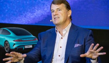 Şeful Ford încă mai conduce un Xiaomi şi spune că acum China ar putea să-i falimenteze pe toţi producătorii americani | PiataAuto.md