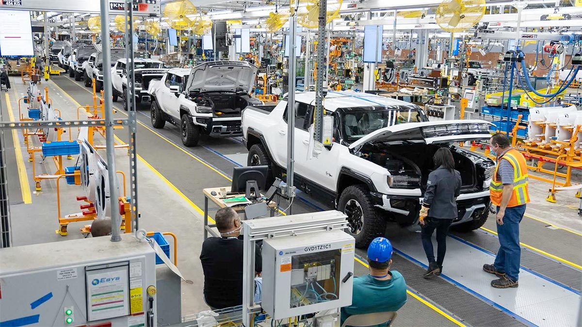 GM a anunţat concedieri în masă printre angajaţii implicaţi în producţia maşinilor electrice şi a bateriilor pentru ele, într-o nouă realitate a pieţei | PiataAuto.md