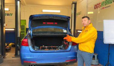 (VIDEO) Un mecanic român din Marea Britanie a descoperit o cauză simplă care face modelele plug-in hibride BMW să cedeze, cu nevoia de reparaţii scumpe | PiataAuto.md