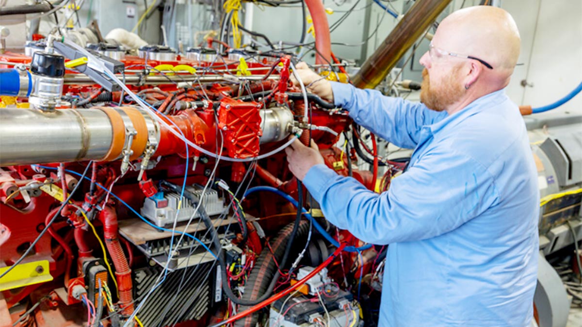 O echipă de ingineri din SUA a creat un nou motor cu combustie de hidrogen, cu turbină conectată la arborele cotit | PiataAuto.md