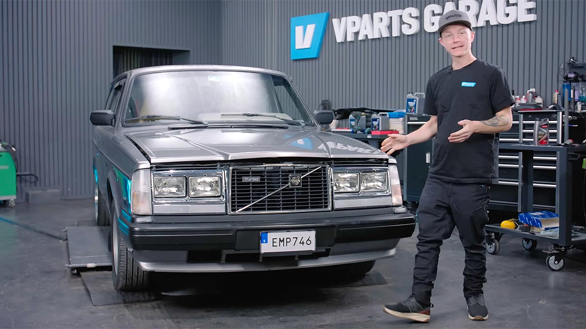 (VIDEO) Un mecanic suedez a testat dacă mentenanţa unui Volvo 240 clasic e mai simplă decât a unui Volvo hibrid modern | PiataAuto.md