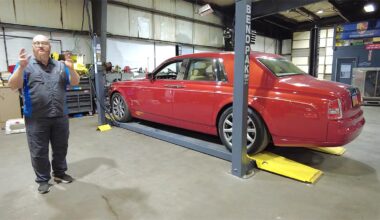 (VIDEO) Un mecanic din SUA a revelat că înlocuirea unei garnituri de 3 dolari la un Rolls-Royce înseamnă 2.000 dolari în manoperă | PiataAuto.md