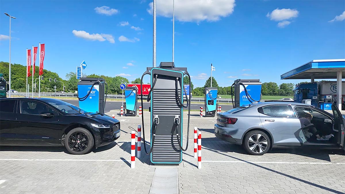 ADAC a criticat dur reţeaua de staţii pentru încărcarea maşinilor electrice de pe autostrăzile din Germania, punctând neaşteptat de multe probleme | PiataAuto.md