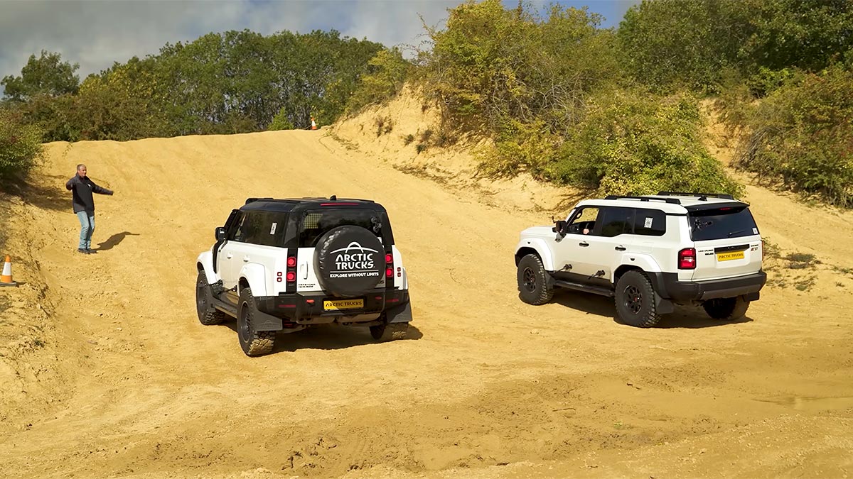 (VIDEO) Britanicii au comparat o Toyota Land Cruiser 250 cu un Land Rover Defender în offroad, ambele cu pregătiri pentru capacităţi avansate | PiataAuto.md