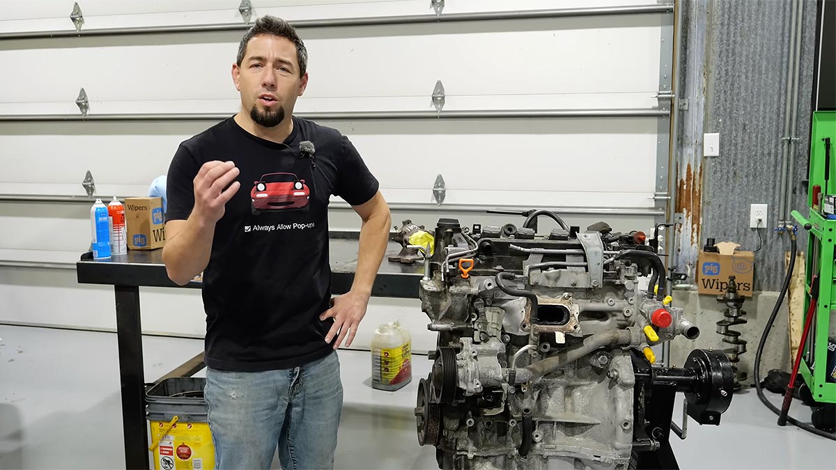 (VIDEO) Un mecanic din SUA a arătat că până şi un motor de Honda poate ceda cu schimburi de ulei la 50.000 km | PiataAuto.md