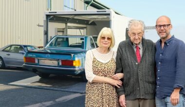 (VIDEO) Un britanic şi-a cumpărat un Mercedes SL de vis în 1982 şi l-a păstrat până acum, la vârsta de 92 ani, fără a-l conduce | PiataAuto.md