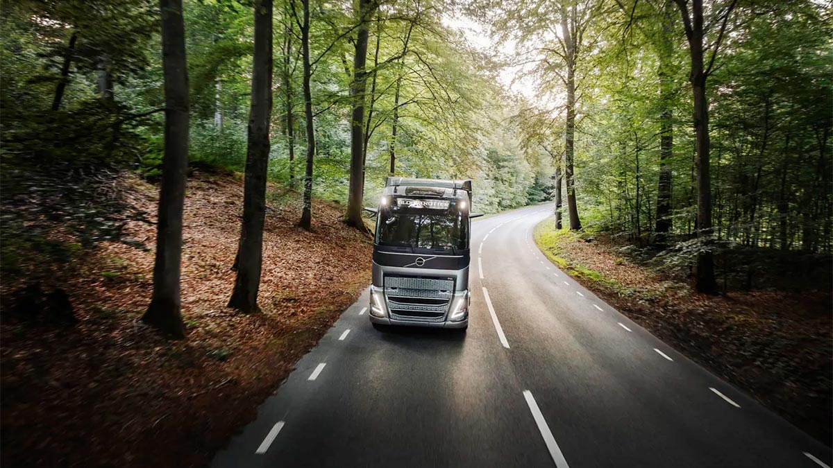 Volvo a creat primul sistem start/stop din lume pentru camioane, vehiculele pentru care oprirea motorului putea însemna pierdere de funcţionalităţi esenţiale | PiataAuto.md