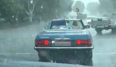 Inginerii Mercedes au patentat unul din cele mai complexe sisteme pentru a rezolva o problemă simplă a ploii pentru decapotabile, şi tot n-au rezolvat-o complet | PiataAuto.md