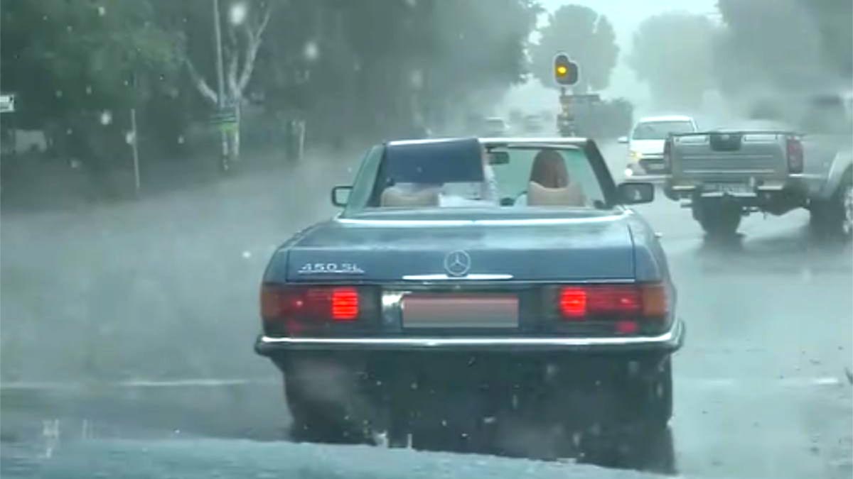 Inginerii Mercedes au patentat unul din cele mai complexe sisteme pentru a rezolva o problemă simplă a ploii pentru decapotabile, şi tot n-au rezolvat-o complet | PiataAuto.md